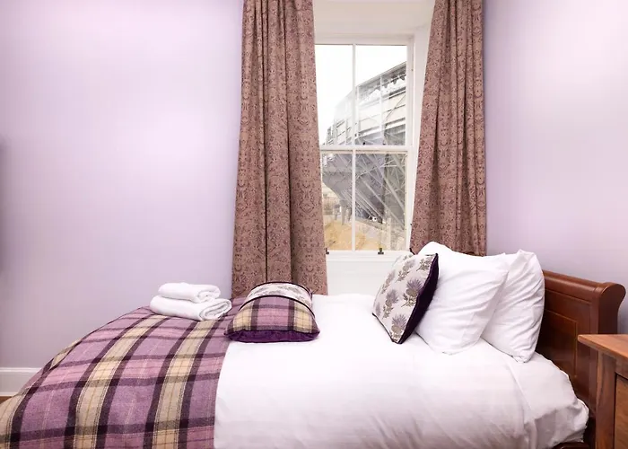 Joivy Cozy Apt Near Edinburgh Castle