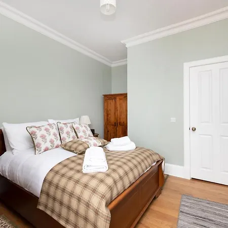 Joivy Cozy Apt Near Edinburgh Castle Exterior photo